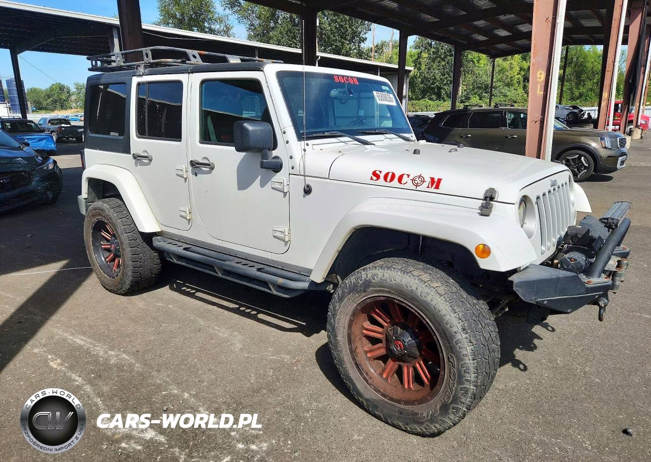 2017 Jeep Wrangler Unlimited Sahara VIN:1C4HJWEG5HL714385 - 4