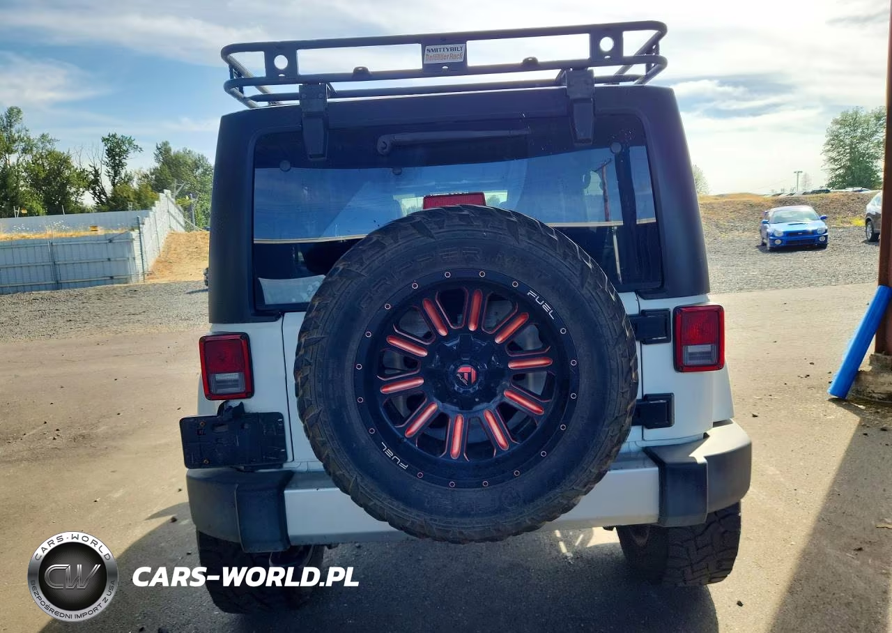 2017 Jeep Wrangler Unlimited Sahara VIN:1C4HJWEG5HL714385 - 6