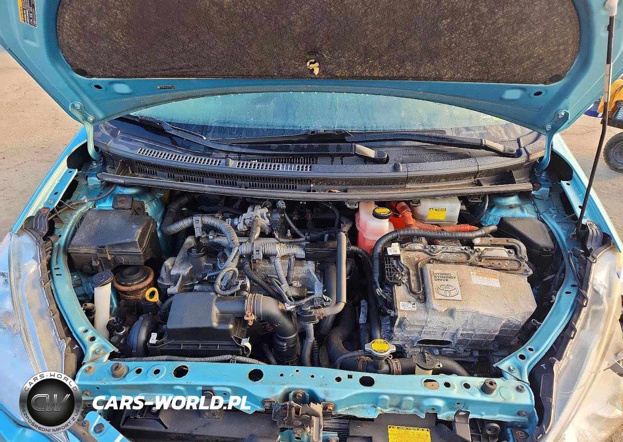 2014 Toyota Prius C Two VIN:JTDKDTB33E1081504 - 11