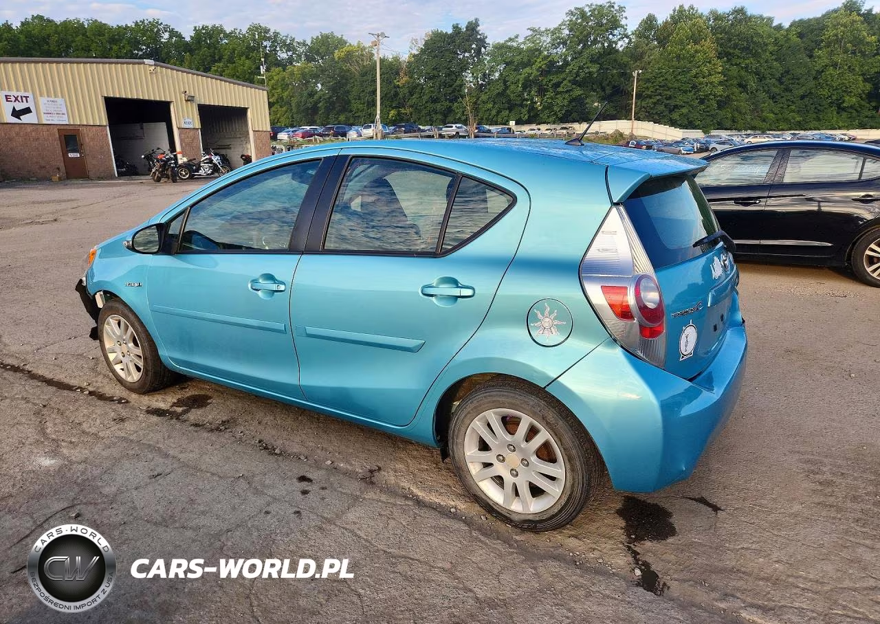 2014 Toyota Prius C Two VIN:JTDKDTB33E1081504 - 2
