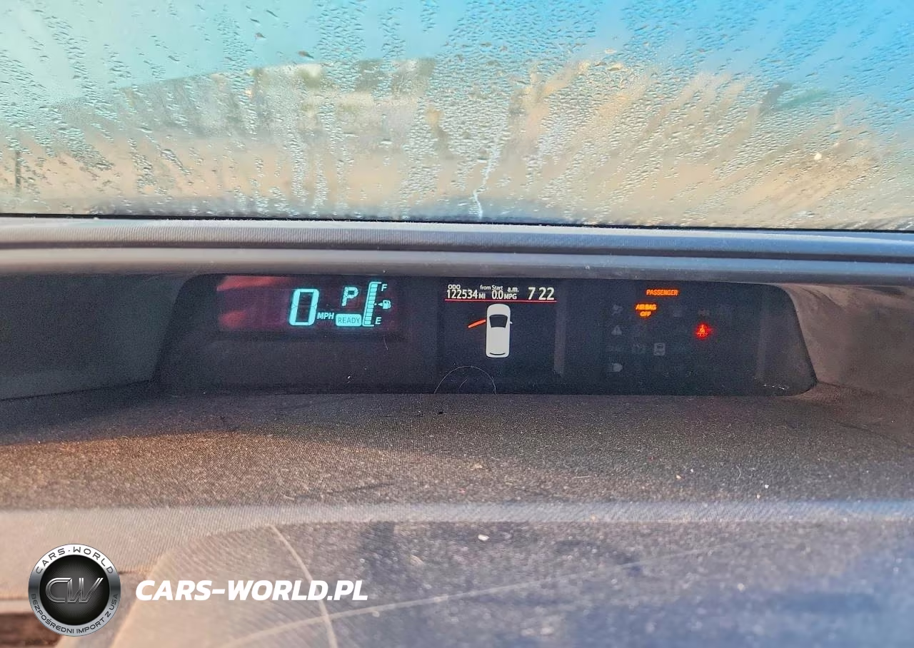 2014 Toyota Prius C Two VIN:JTDKDTB33E1081504 - 9