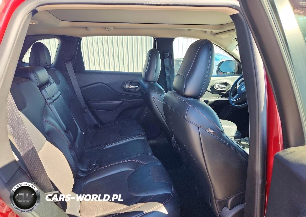 2015 Jeep Cherokee Trailhawk VIN:1C4PJMBB3FW681584 - 10