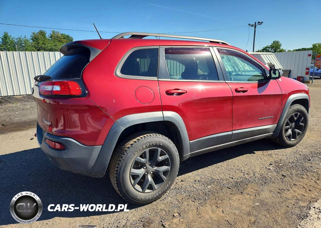 2015 Jeep Cherokee Trailhawk VIN:1C4PJMBB3FW681584 - 3