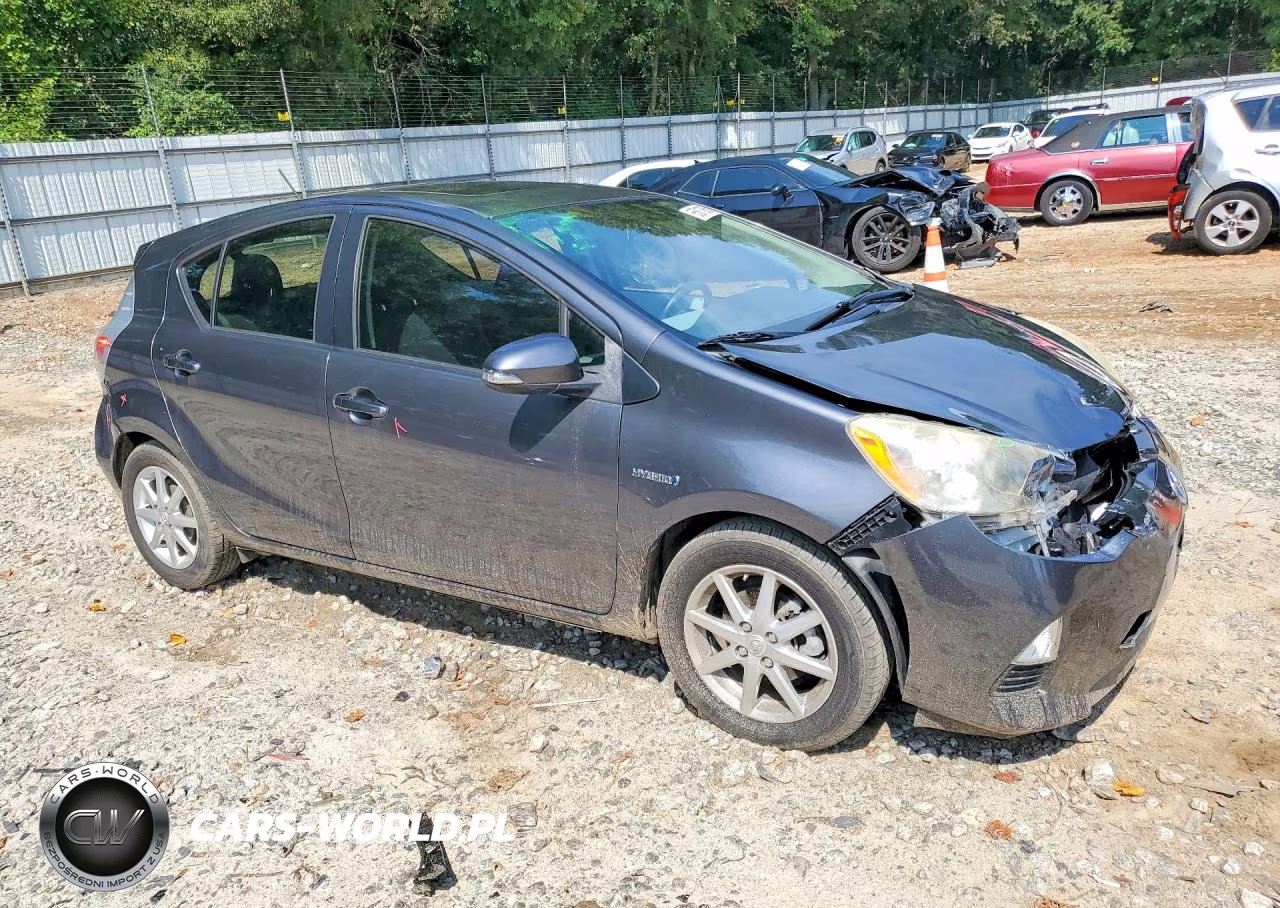 2012 Toyota Prius C Three VIN:JTDKDTB37C1021836 - 4