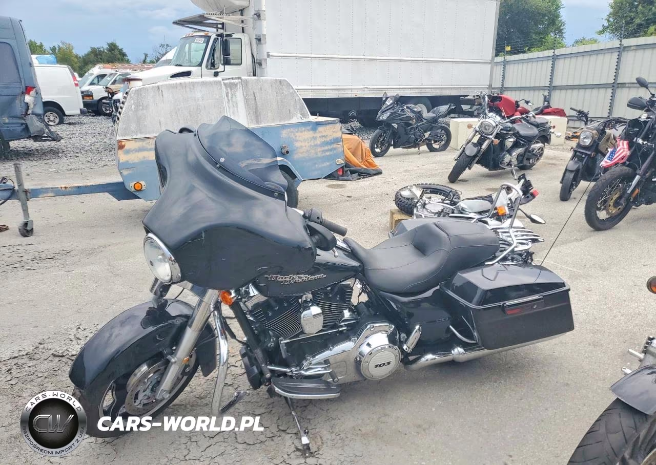 2012 Harley-Davidson Flhx Street Glide VIN:1HD1KBM1XCB684558 - 3