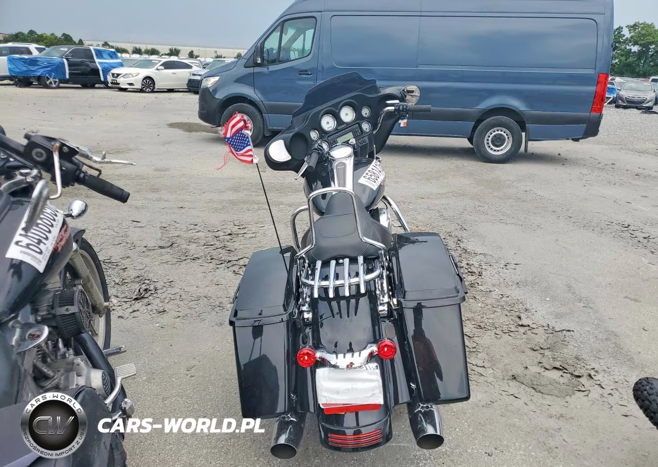 2012 Harley-Davidson Flhx Street Glide VIN:1HD1KBM1XCB684558 - 4