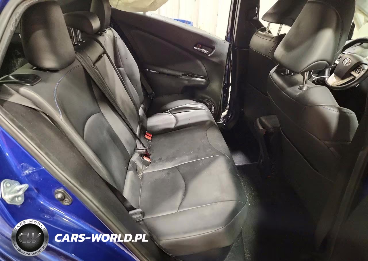 2016 Toyota Prius Four Touring VIN:JTDKARFU0G3523340 - 10