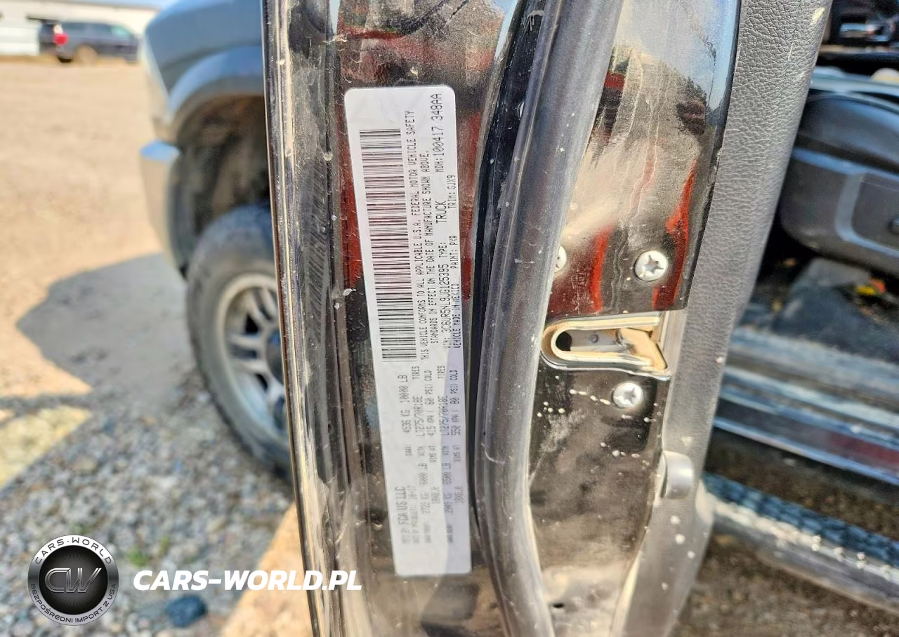 2018 Ram 2500 Laramie VIN:3C6UR5NL9JG125395 - 12