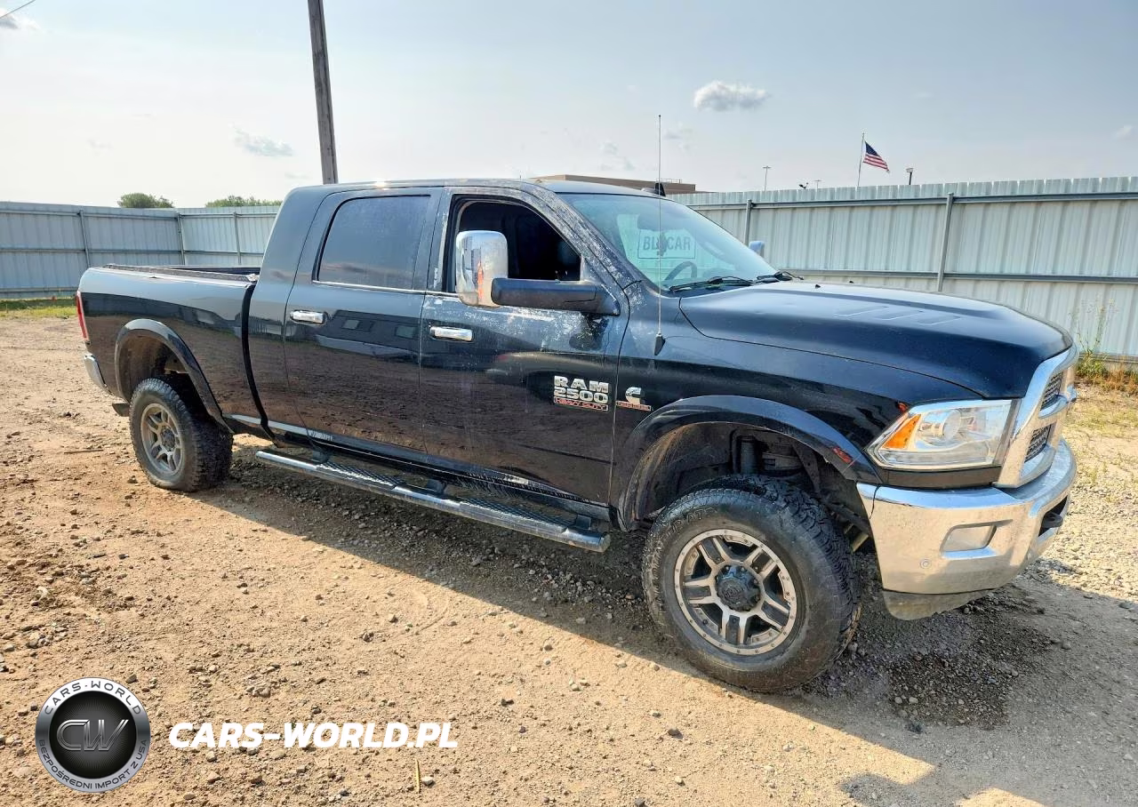 2018 Ram 2500 Laramie VIN:3C6UR5NL9JG125395 - 4