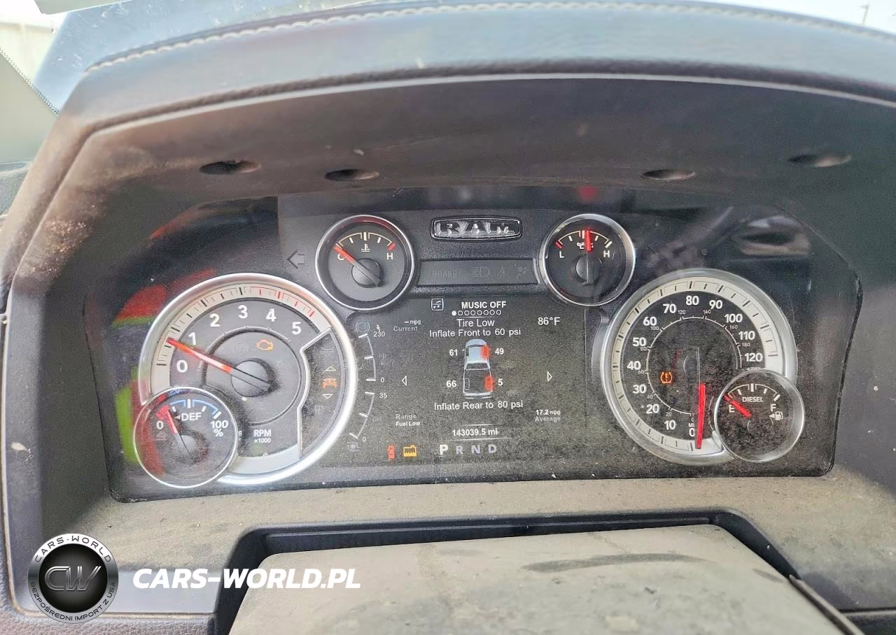 2018 Ram 2500 Laramie VIN:3C6UR5NL9JG125395 - 9