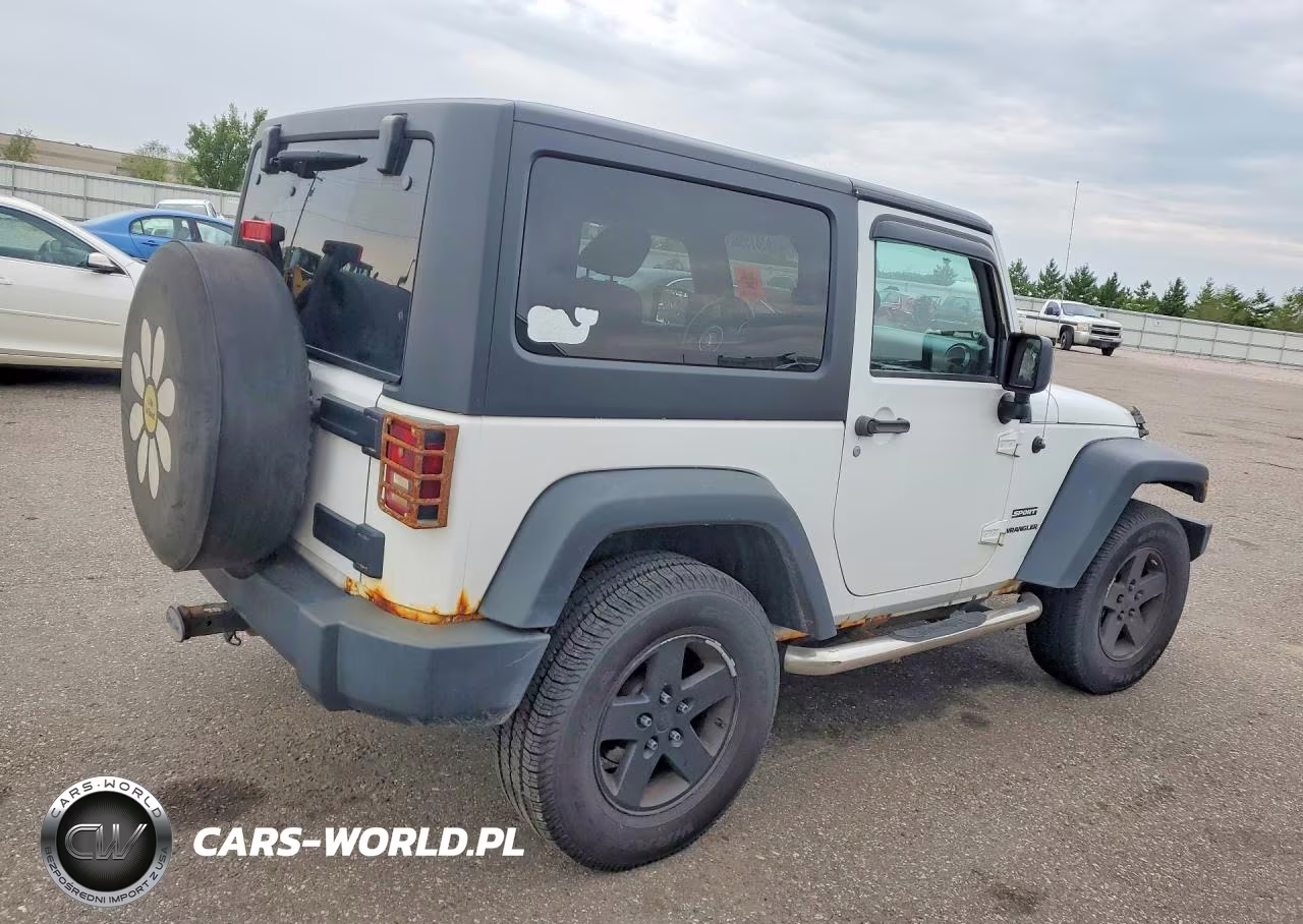 2011 Jeep Wrangler Sport VIN:1J4AA2D10BL636915 - 3