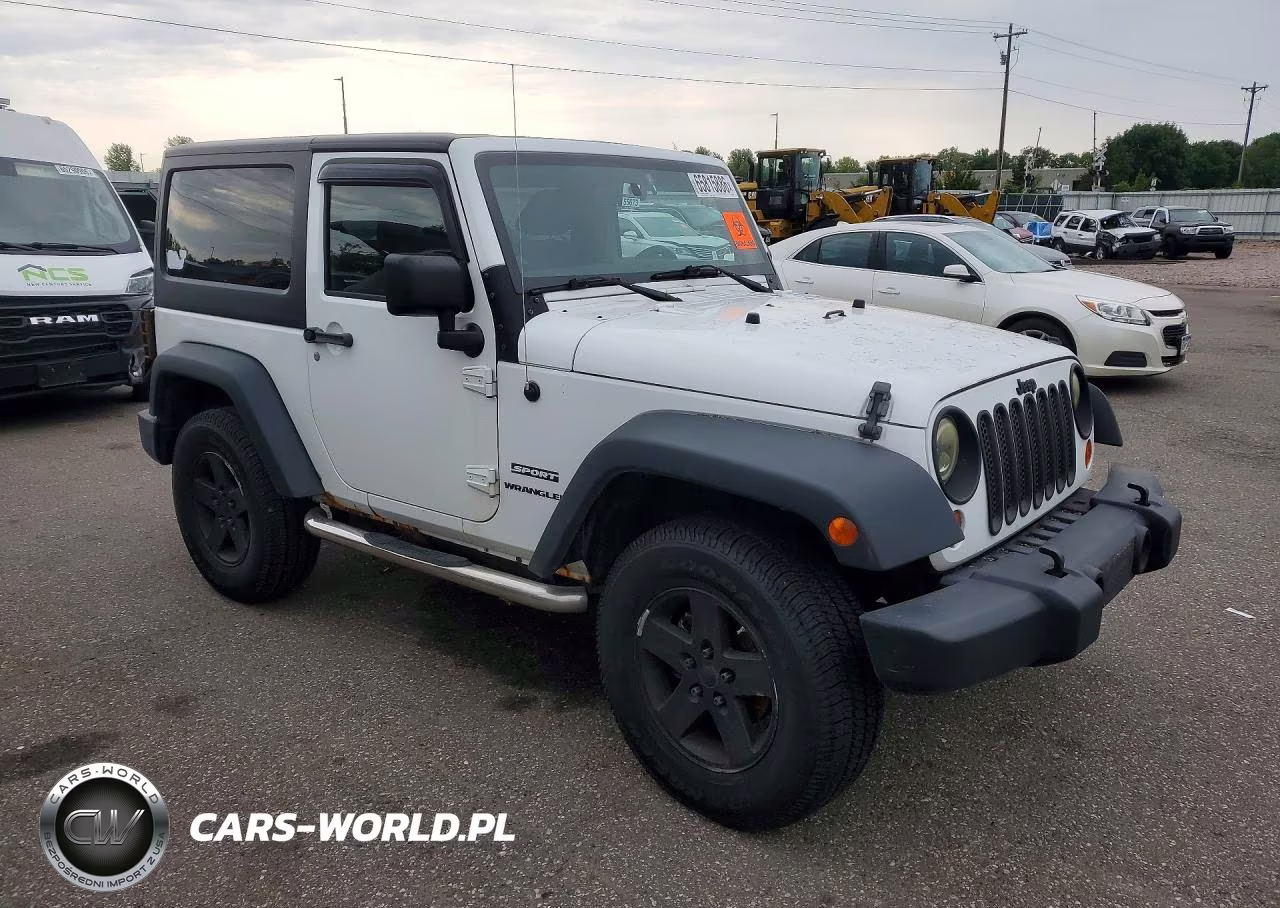 2011 Jeep Wrangler Sport VIN:1J4AA2D10BL636915 - 4