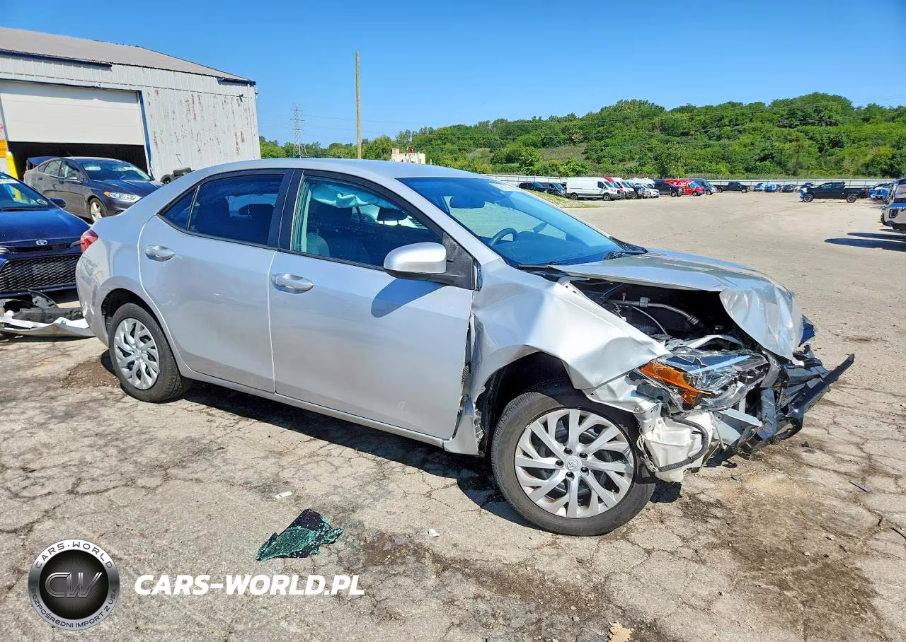 2018 Toyota Corolla Le VIN:2T1BURHE0JC056786 - 4