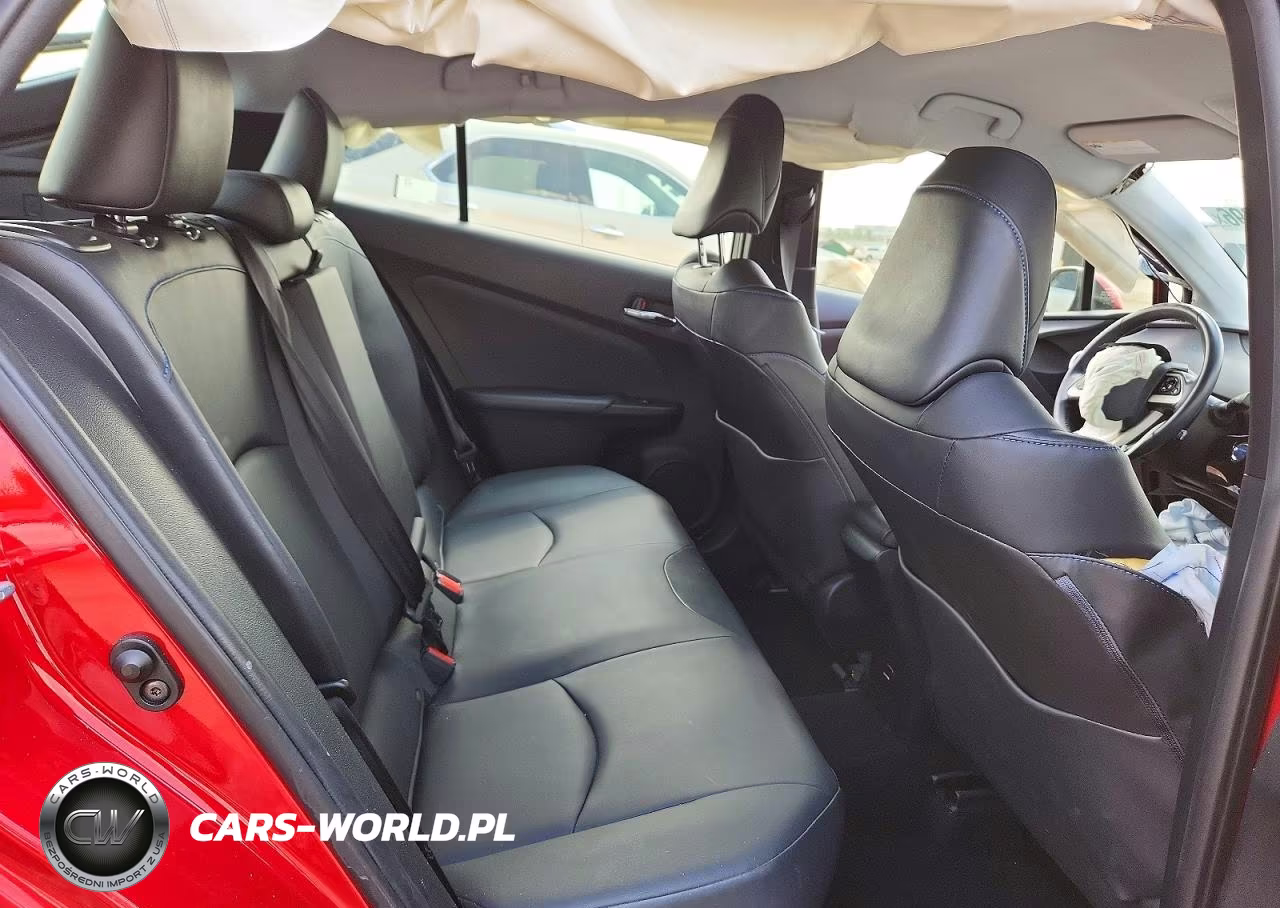 2018 Toyota Prius Three Touring VIN:JTDKARFU3J3061184 - 10