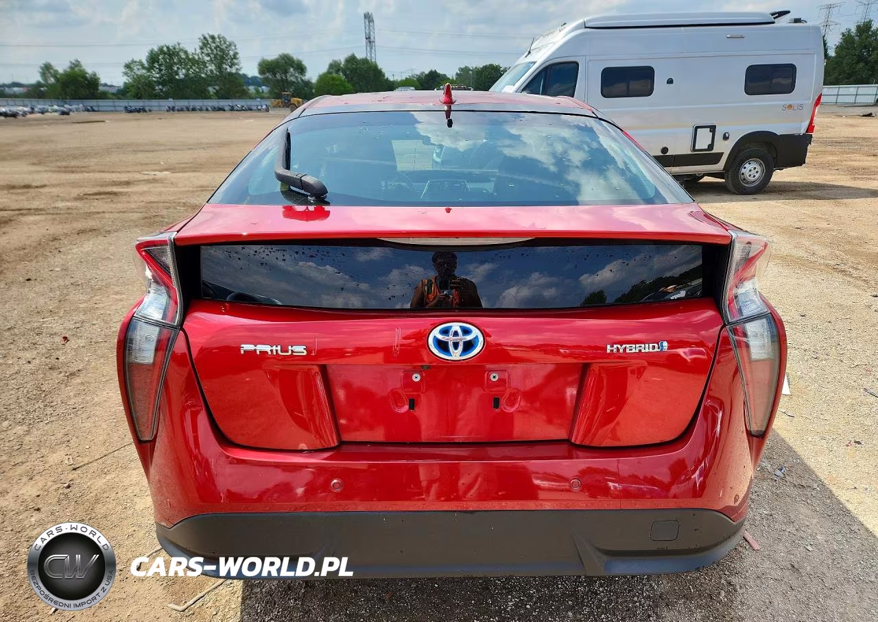 2018 Toyota Prius Three Touring VIN:JTDKARFU3J3061184 - 6