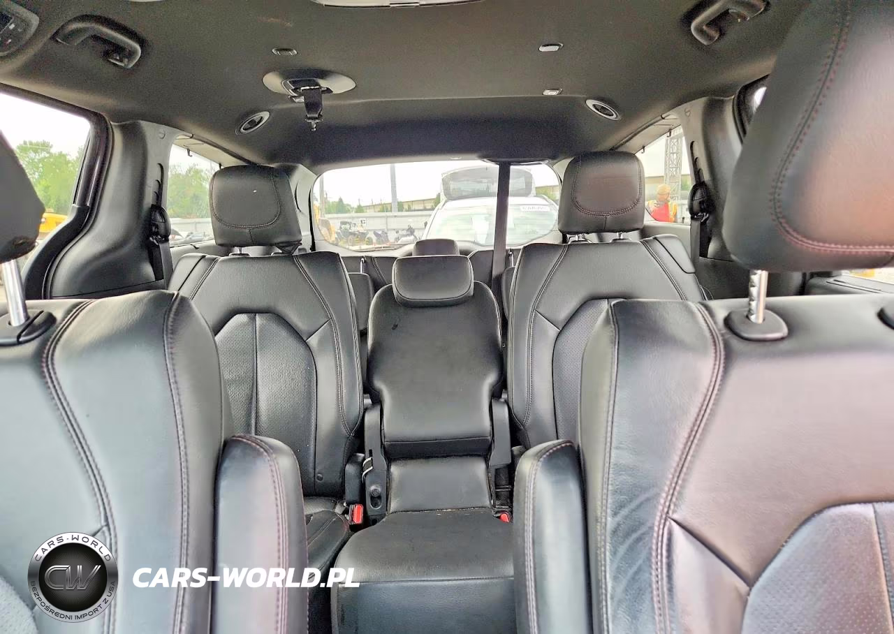 2020 Chrysler Pacifica Touring L VIN:2C4RC1BG4LR101258 - 10