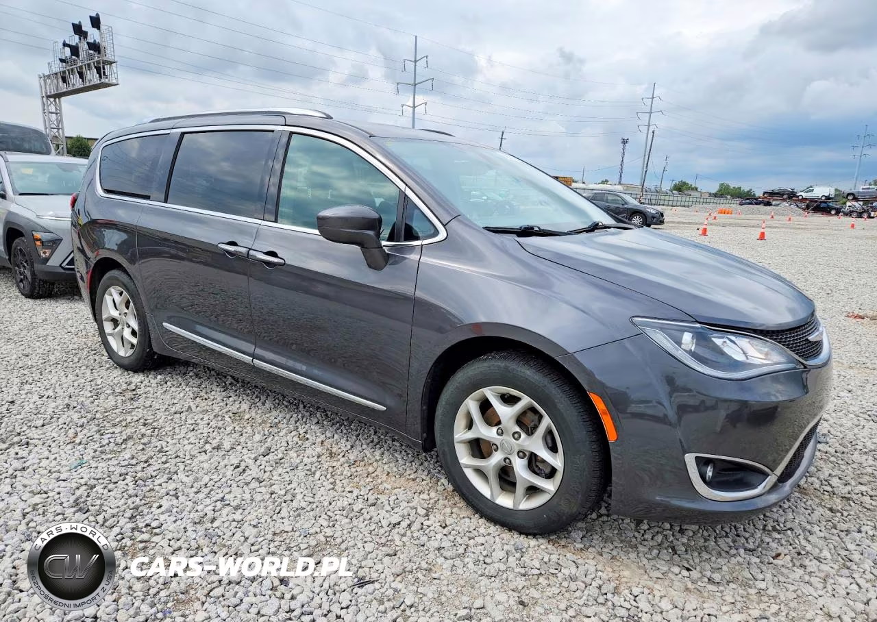2020 Chrysler Pacifica Touring L VIN:2C4RC1BG4LR101258 - 4