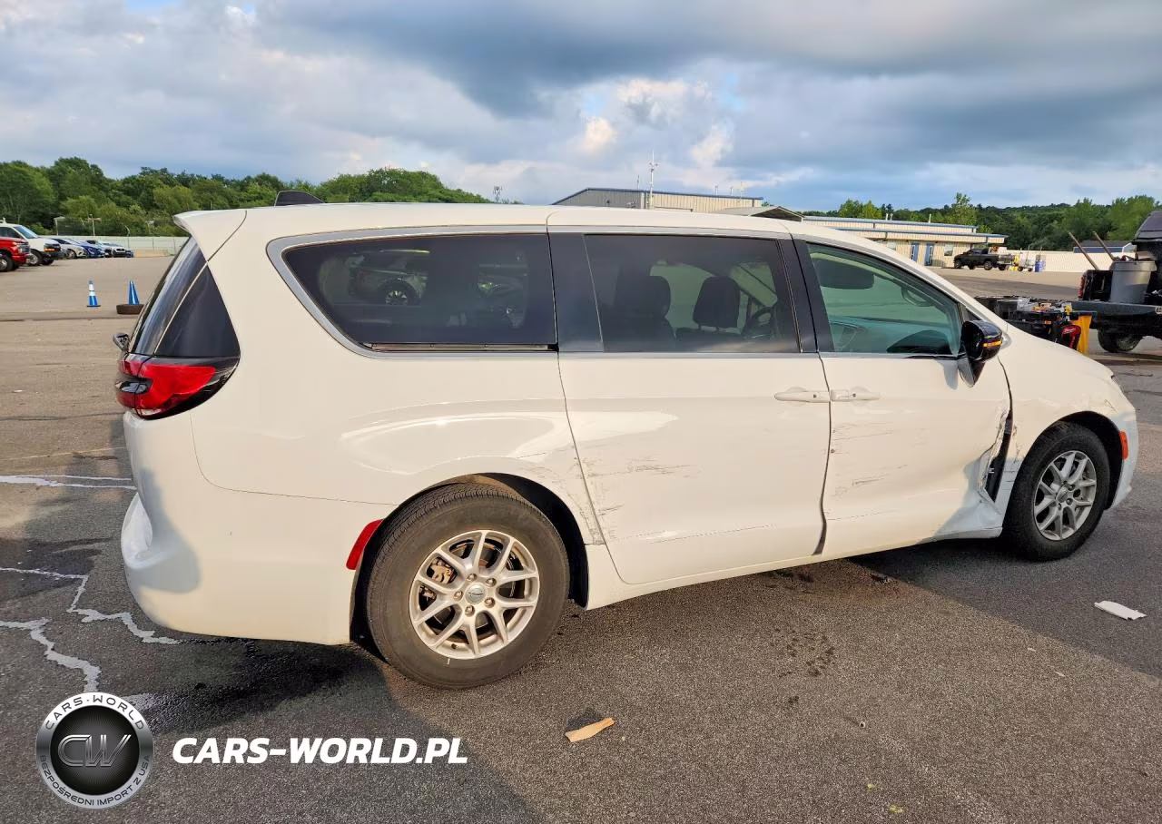 2024 Chrysler Pacifica Touring L VIN:2C4RC1BG7RR149684 - 3