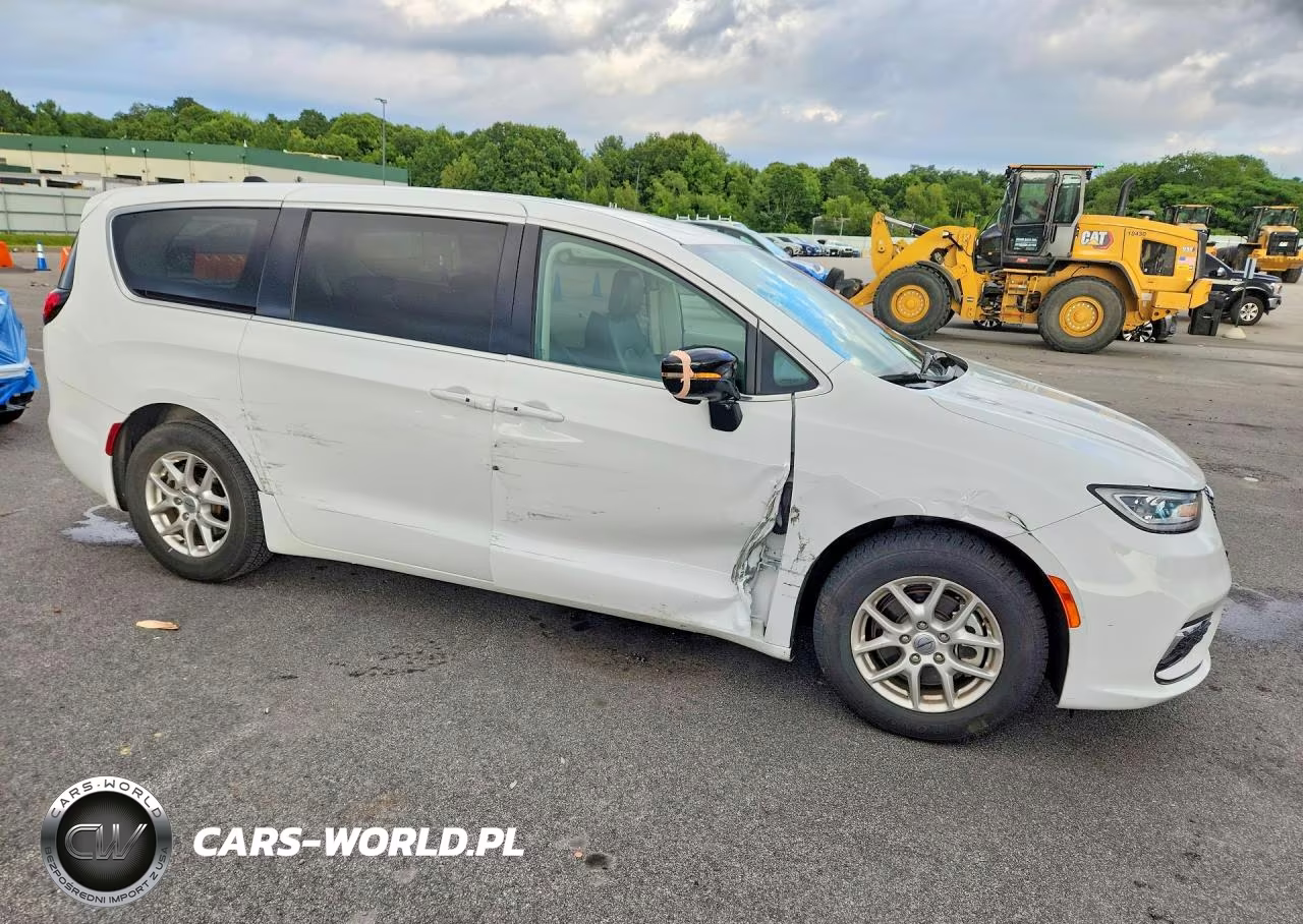 2024 Chrysler Pacifica Touring L VIN:2C4RC1BG7RR149684 - 4