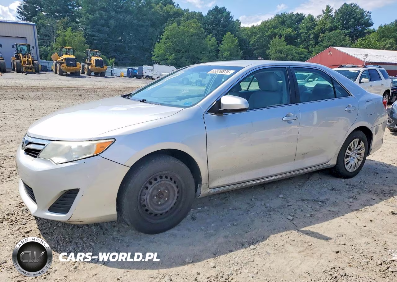 2014 Toyota Camry Le – zdjęcie 1 z 12