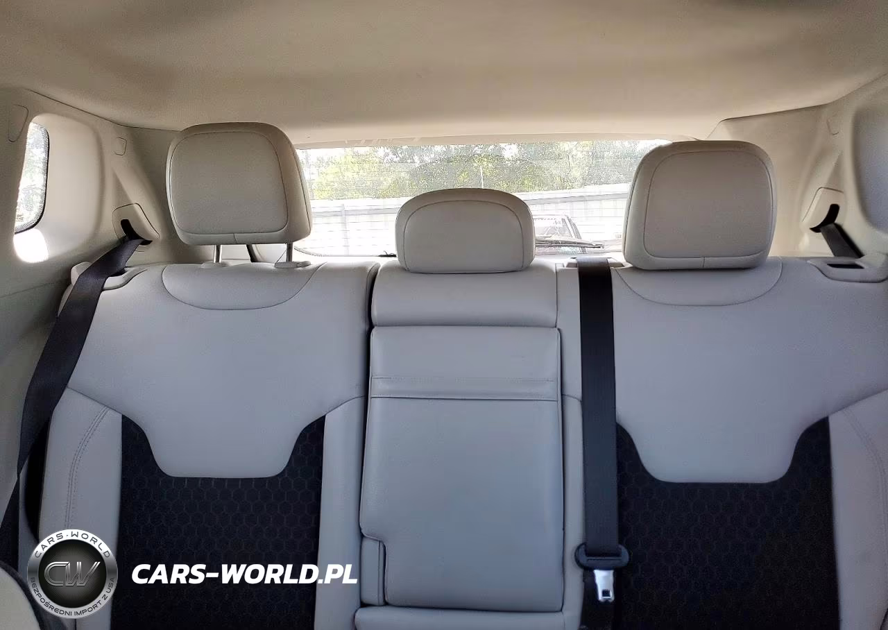 2019 Jeep Compass Latitude VIN:3C4NJDBB2KT815282 - 10
