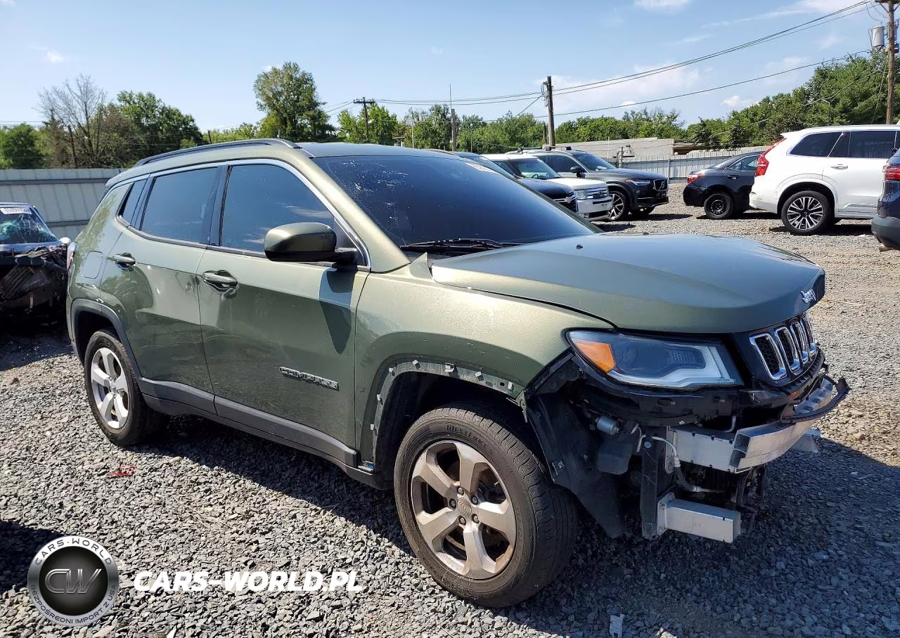 2019 Jeep Compass Latitude VIN:3C4NJDBB2KT815282 - 4