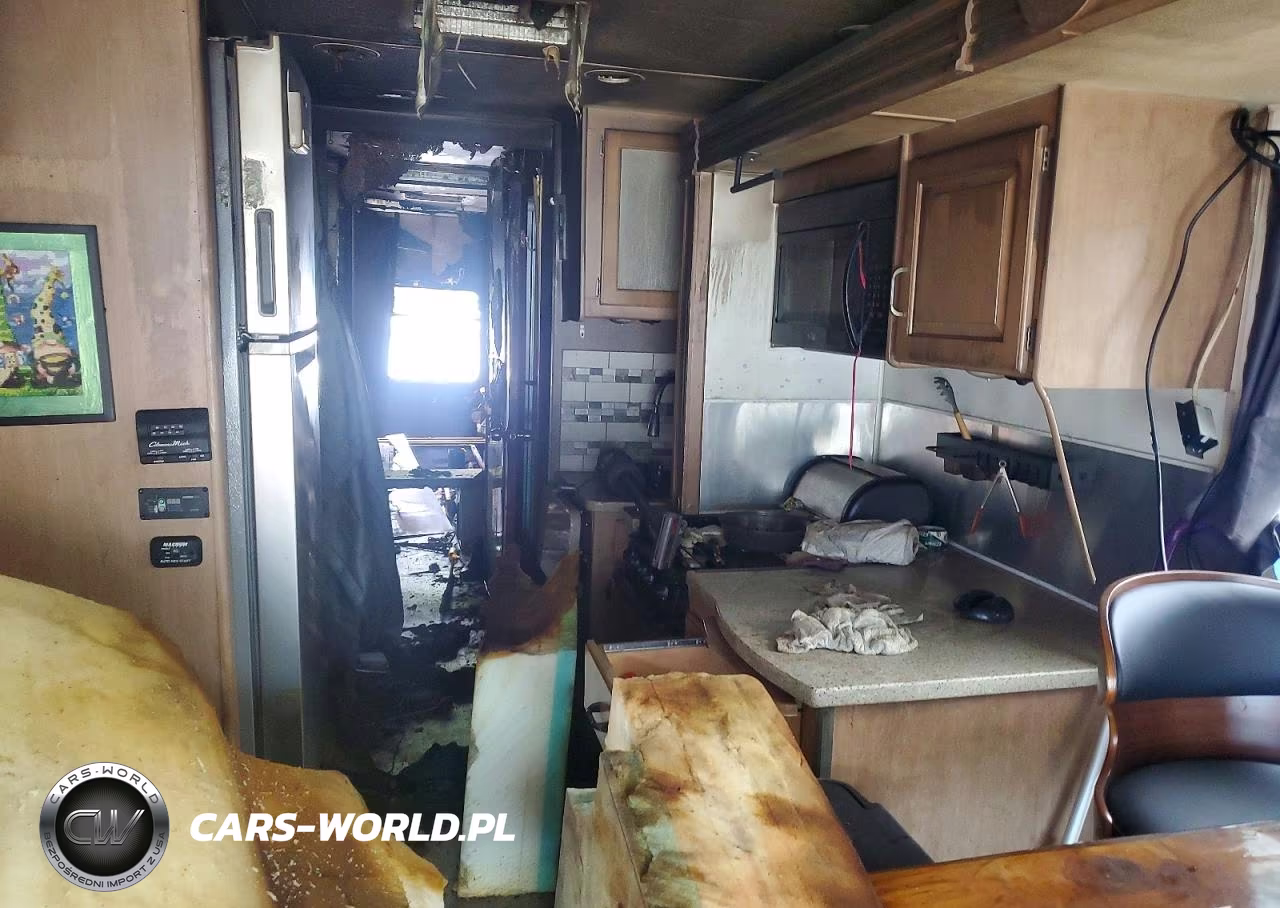 2018 Ford Hurricane Rv VIN:1F66F5DYXJ0A04521 - 6