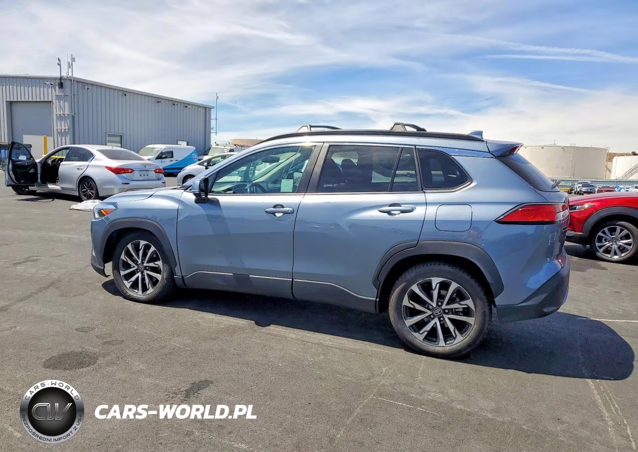 2022 Toyota Corolla Cross Xle VIN:7MUDAABG9NV035998 - 2