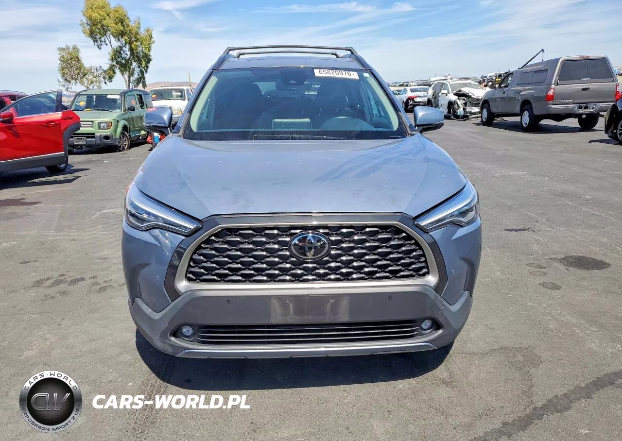 2022 Toyota Corolla Cross Xle VIN:7MUDAABG9NV035998 - 5