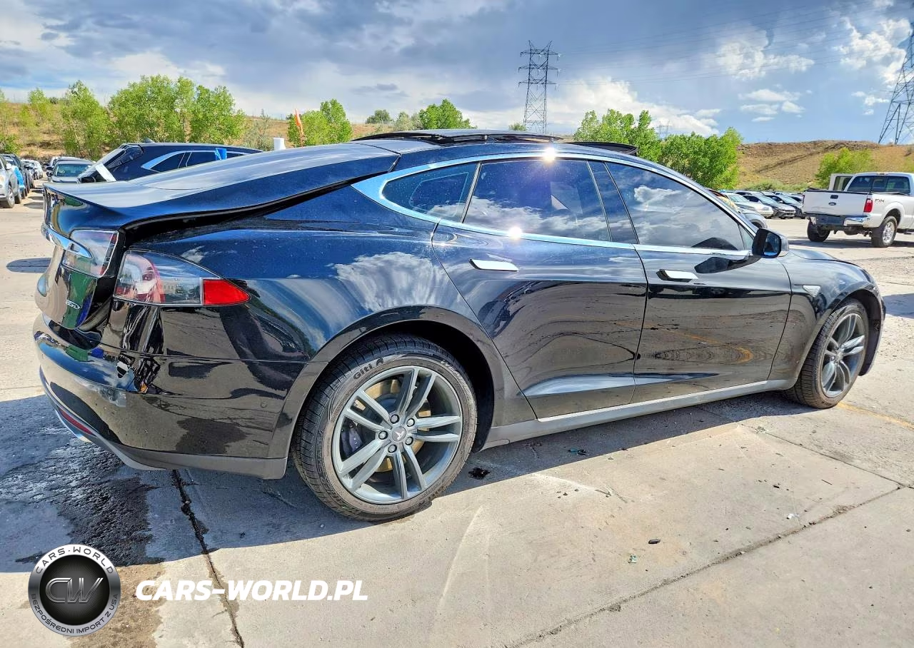 2015 Tesla Model S VIN:5YJSA1E2XFF101904 - 3