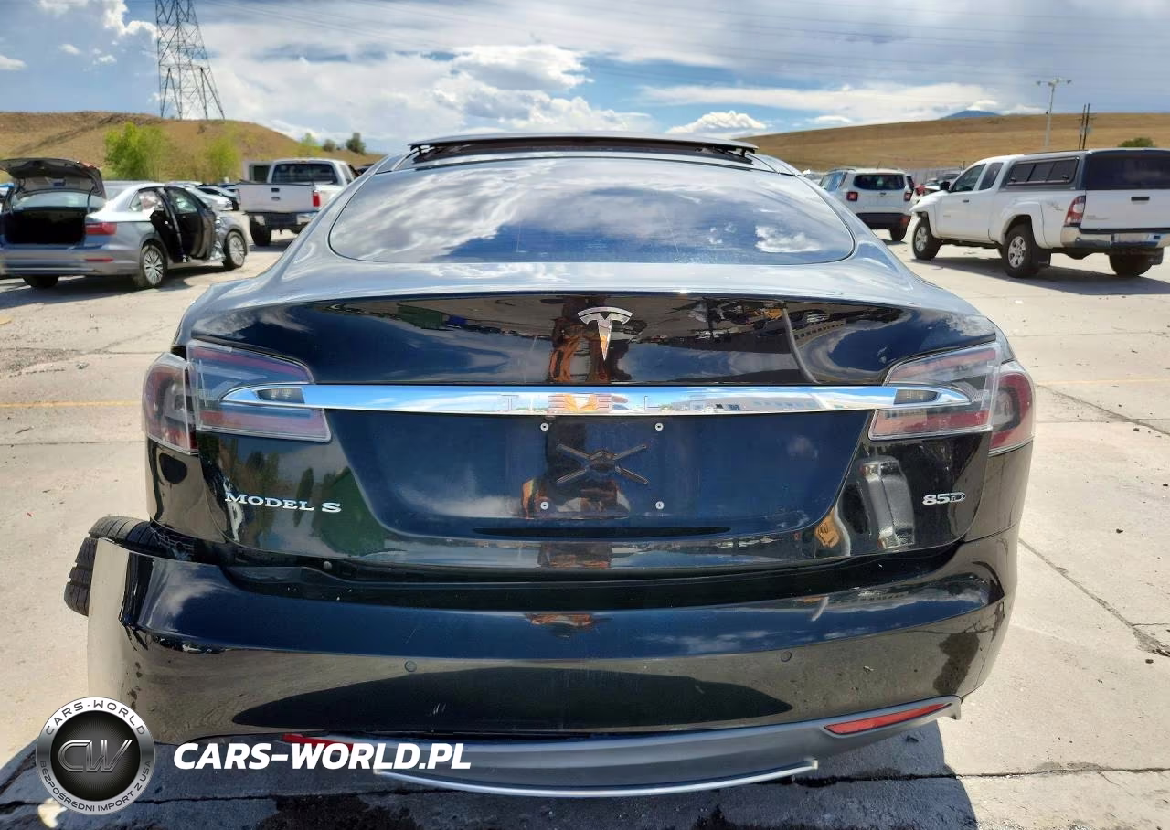 2015 Tesla Model S VIN:5YJSA1E2XFF101904 - 6