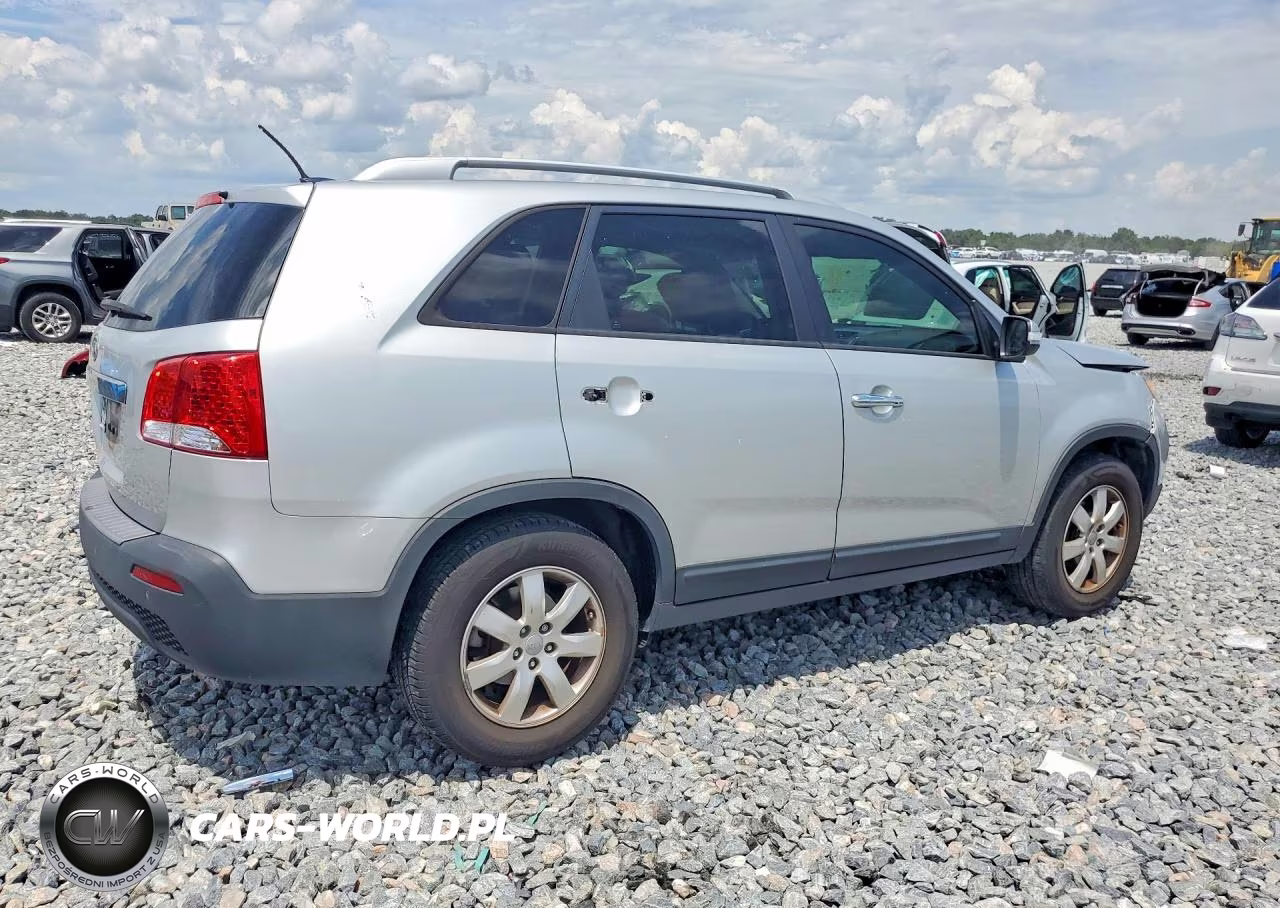 2013 Kia Sorento Lx VIN:5XYKT3A68DG390219 - 3