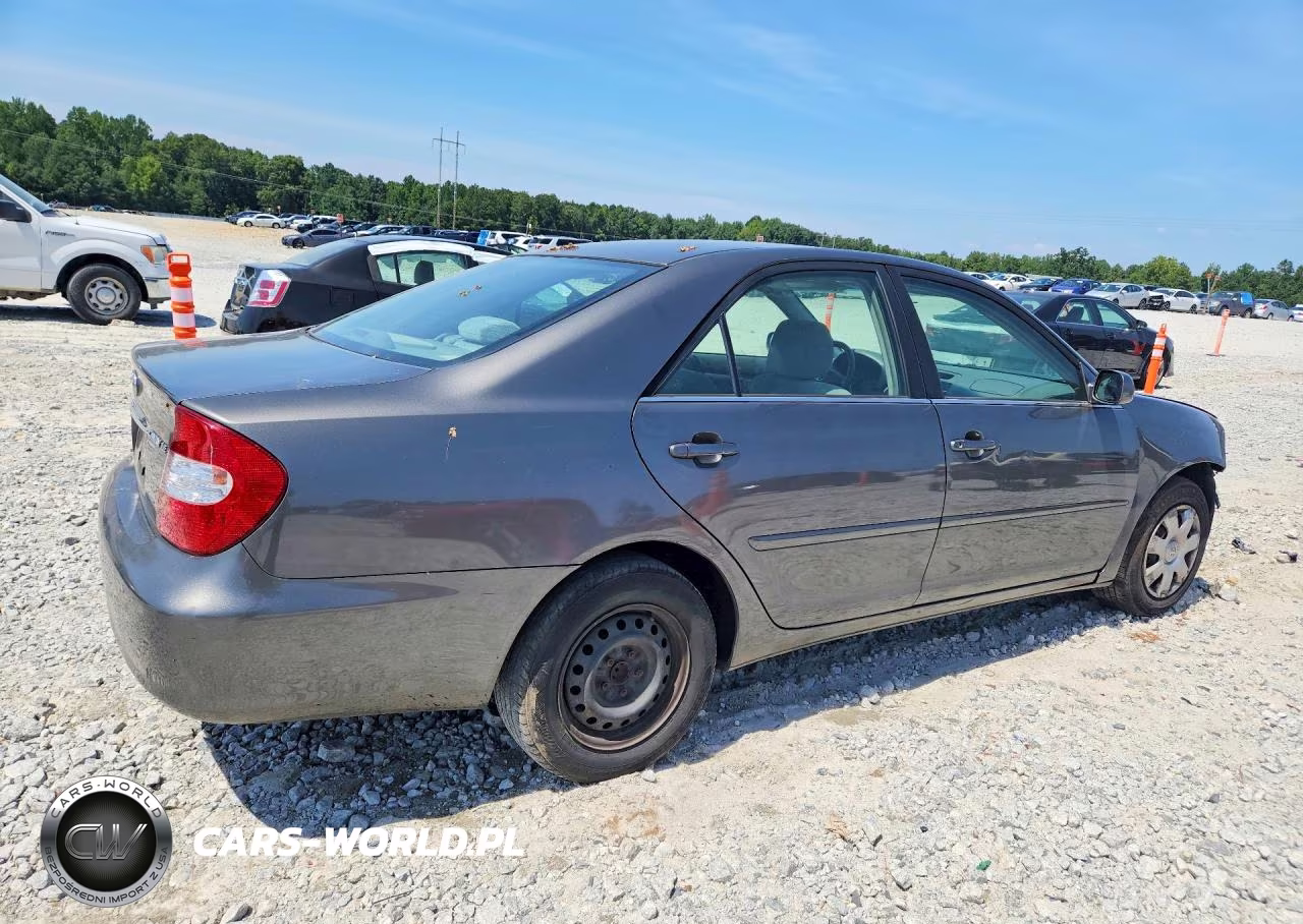 2002 Toyota Camry Le VIN:JTDBE32KX20087810 - 3
