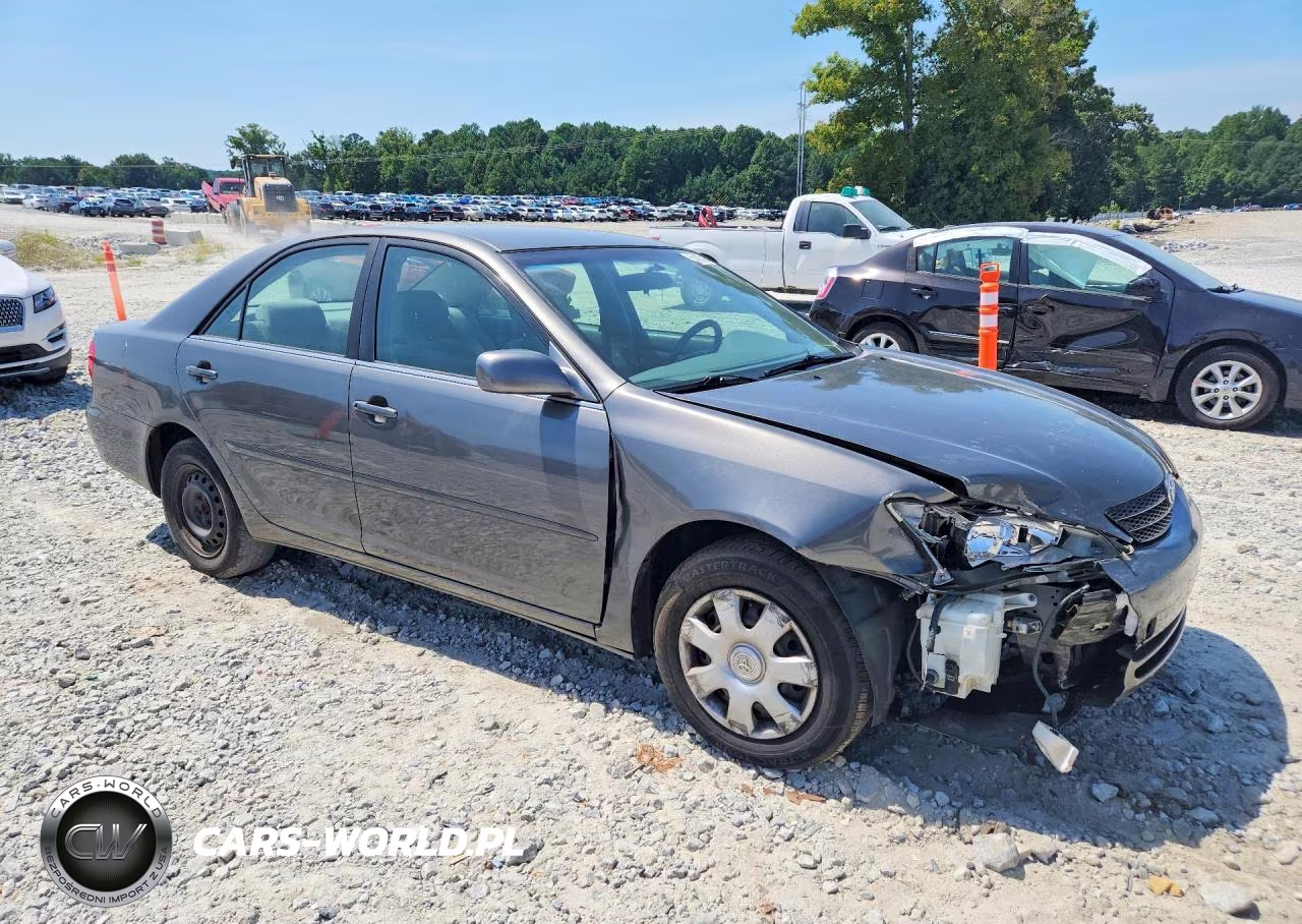 2002 Toyota Camry Le VIN:JTDBE32KX20087810 - 4