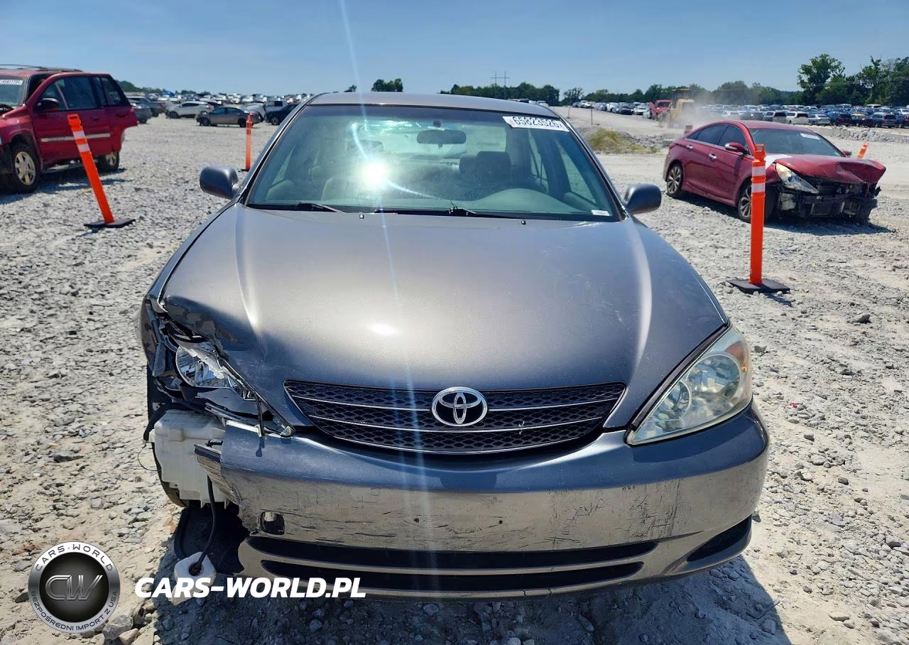2002 Toyota Camry Le VIN:JTDBE32KX20087810 - 5