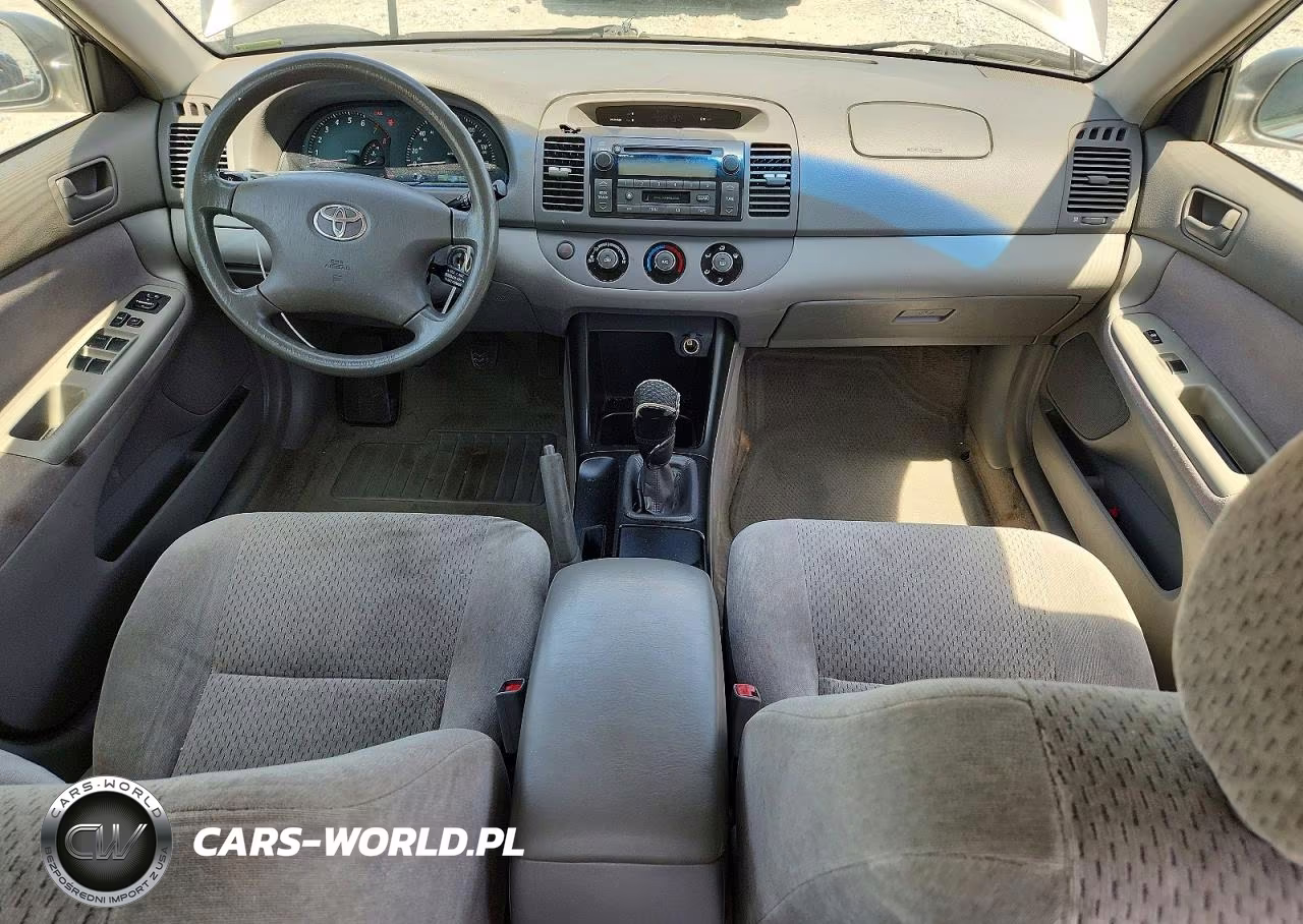 2002 Toyota Camry Le VIN:JTDBE32KX20087810 - 8