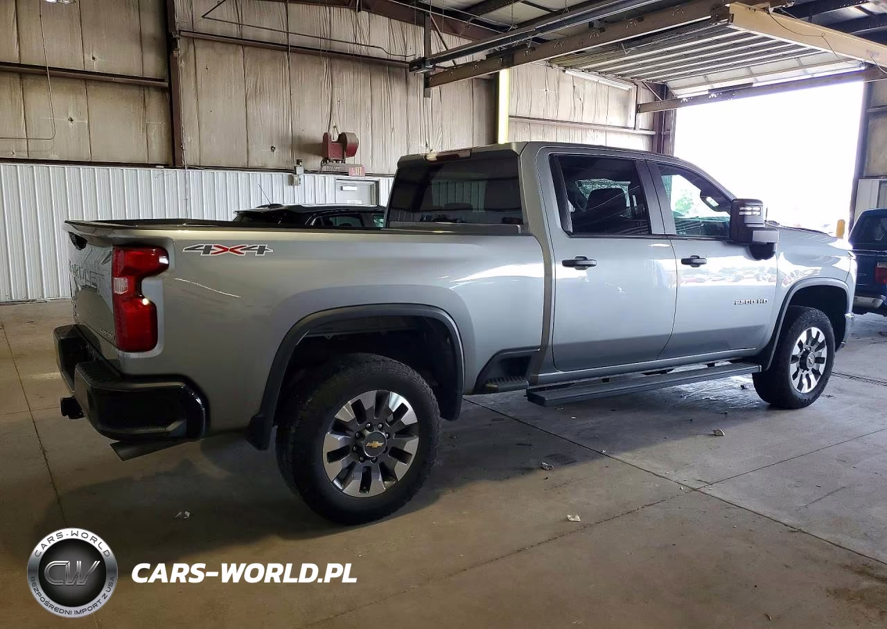 2024 Chevrolet Silverado K2500 Custom VIN:2GC4YME7XR1188048 - 3