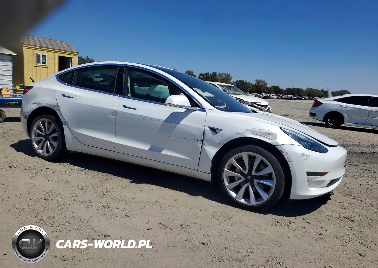 2020 Tesla Model 3 VIN:5YJ3E1EAXLF476803 - 4