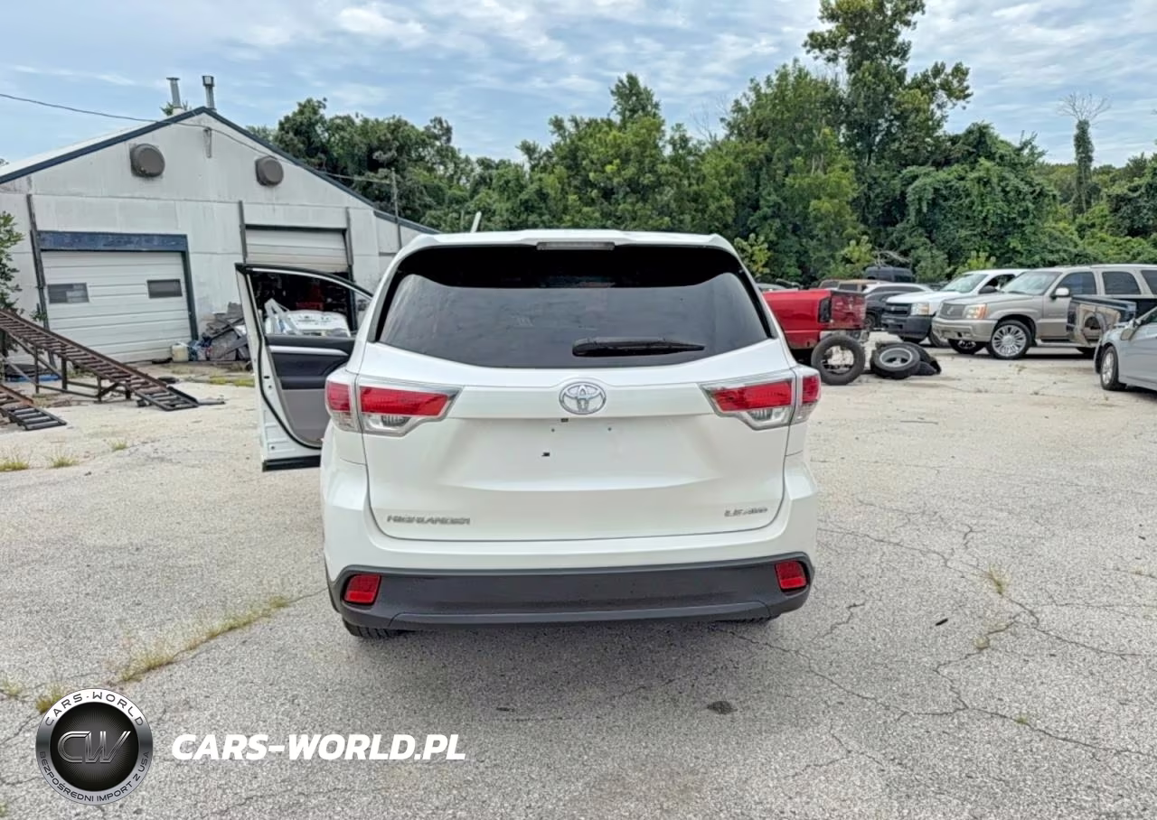 2014 Toyota Highlander Le VIN:5TDBKRFH1ES015566 - 14