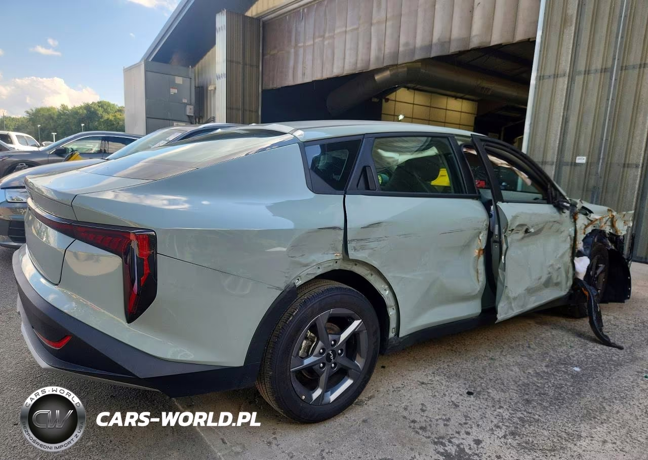 2025 Kia K4 Lxs VIN:3KPFT4DE2SE111335 - 3