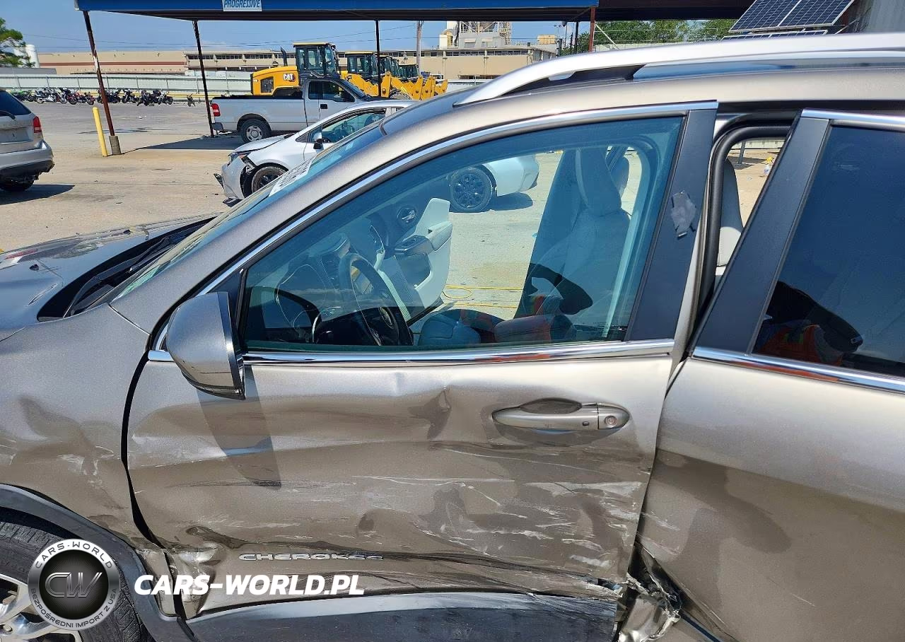 2021 Jeep Cherokee Latitude Plus VIN:1C4PJLLB7MD200303 - 7