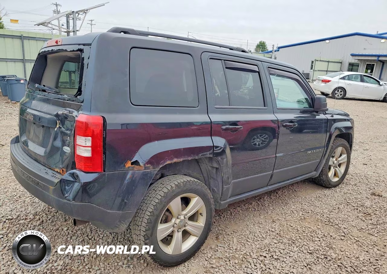 2015 Jeep Patriot Latitude VIN:1C4NJRFB1FD425714 - 3