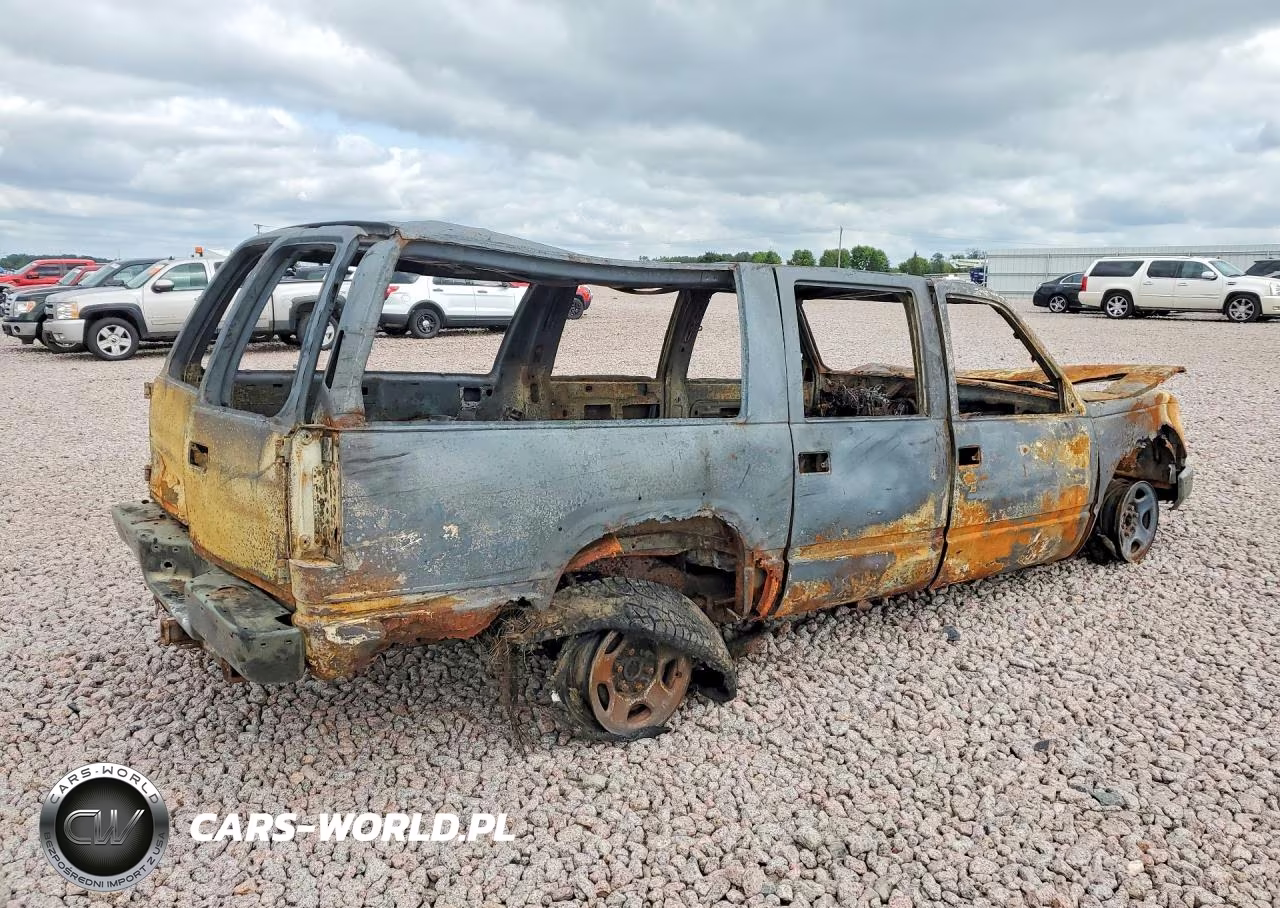 1998 Chevrolet Suburban K1500 VIN:3GNFK16R5WG135924 - 3