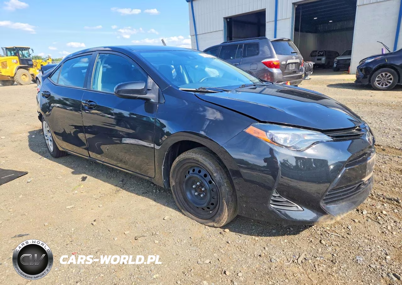2017 Toyota Corolla Le VIN:5YFBURHE4HP634253 - 4