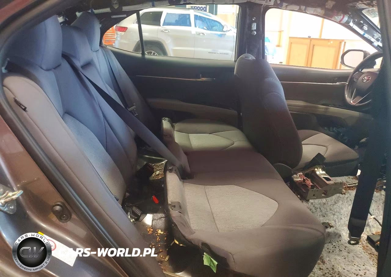 2019 Toyota Camry Le VIN:4T1B11HK1KU680399 - 10