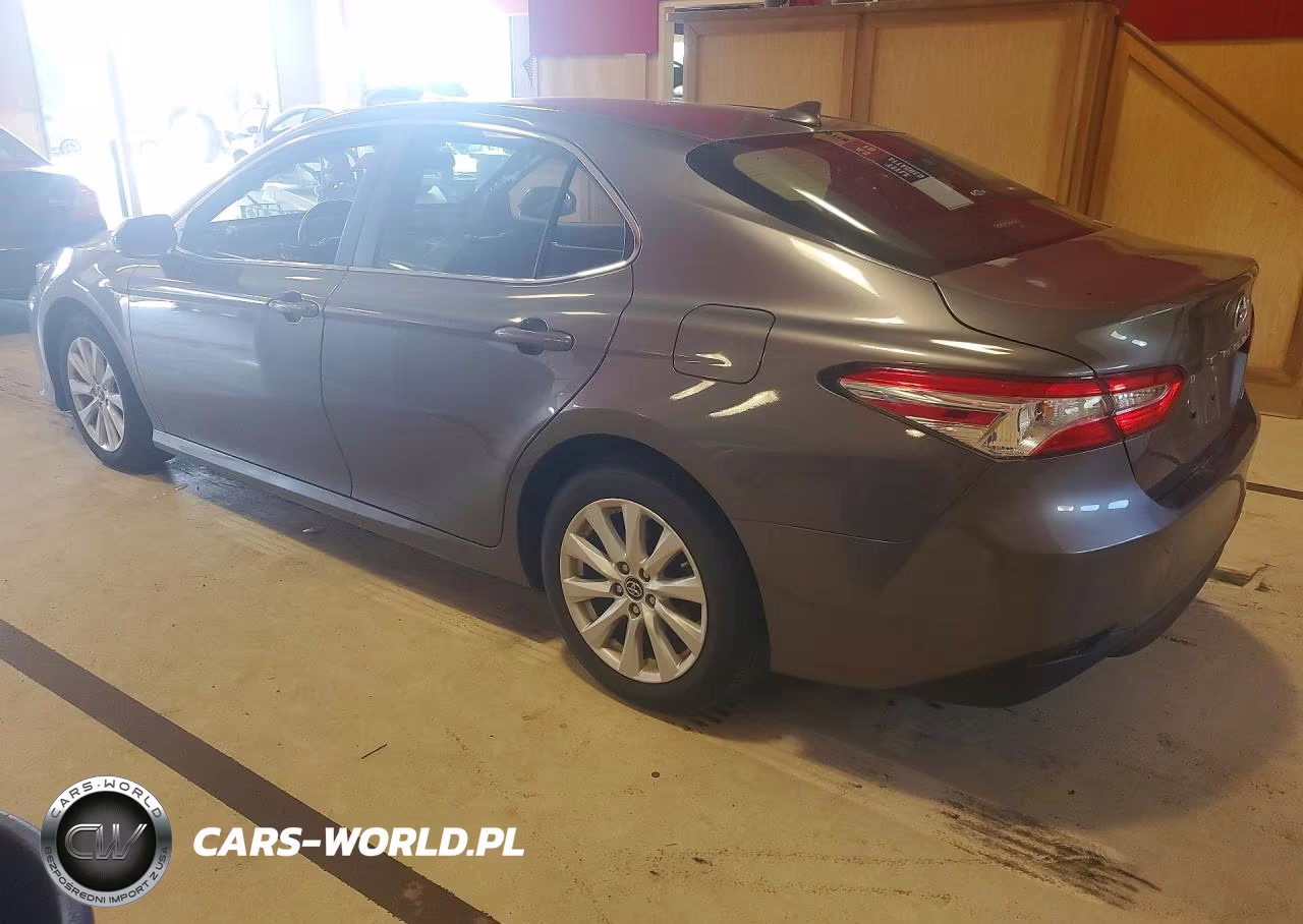 2019 Toyota Camry Le VIN:4T1B11HK1KU680399 - 2