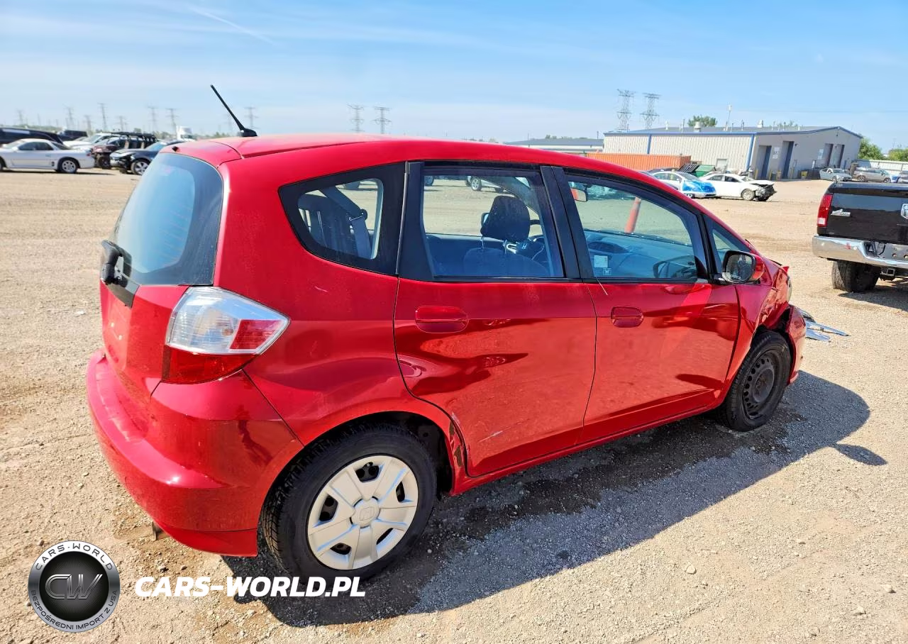2013 Honda Fit VIN:JHMGE8H36DC068836 - 3