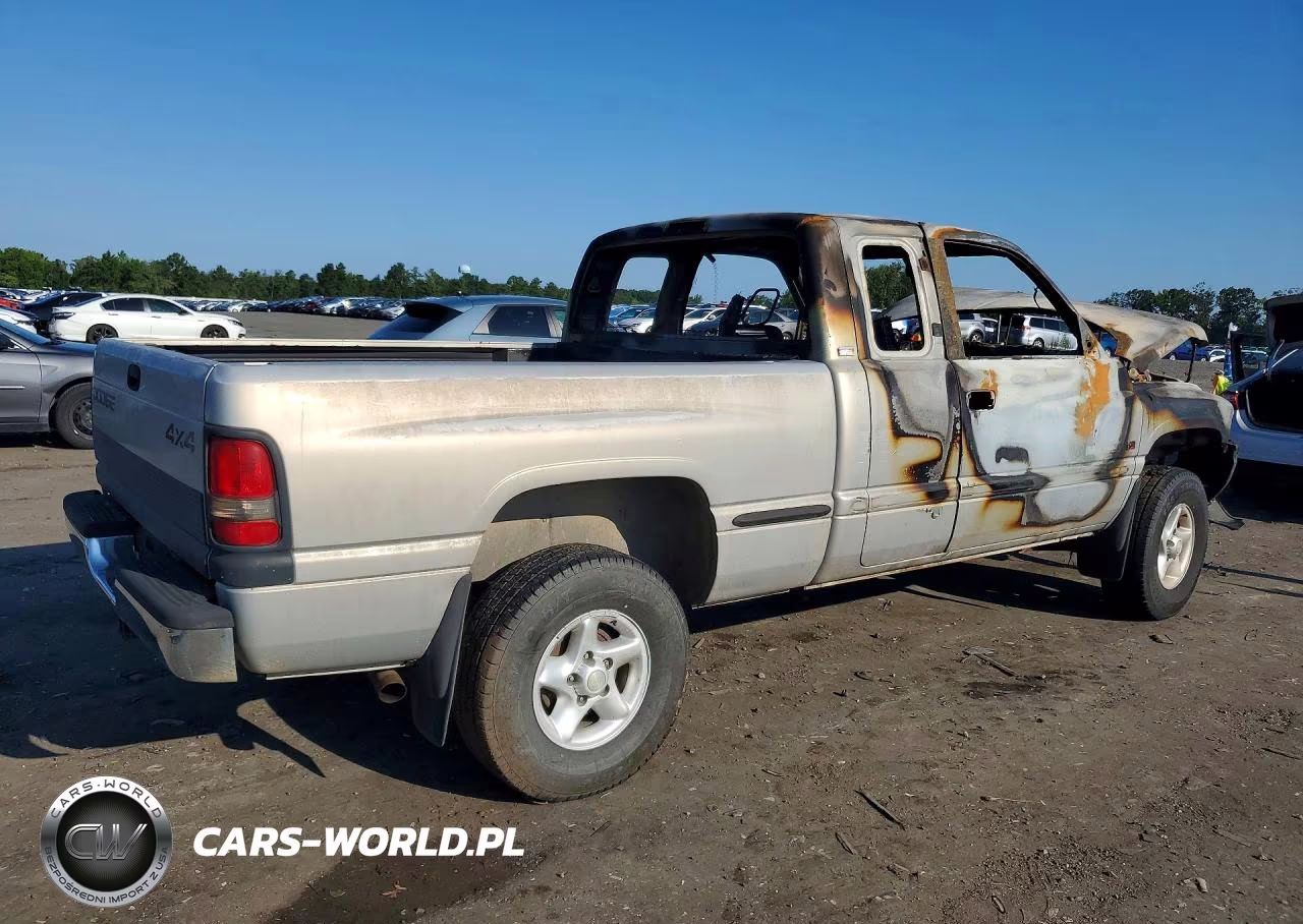 1999 Dodge Ram 1500 VIN:3B7HF13Z3XM590848 - 3