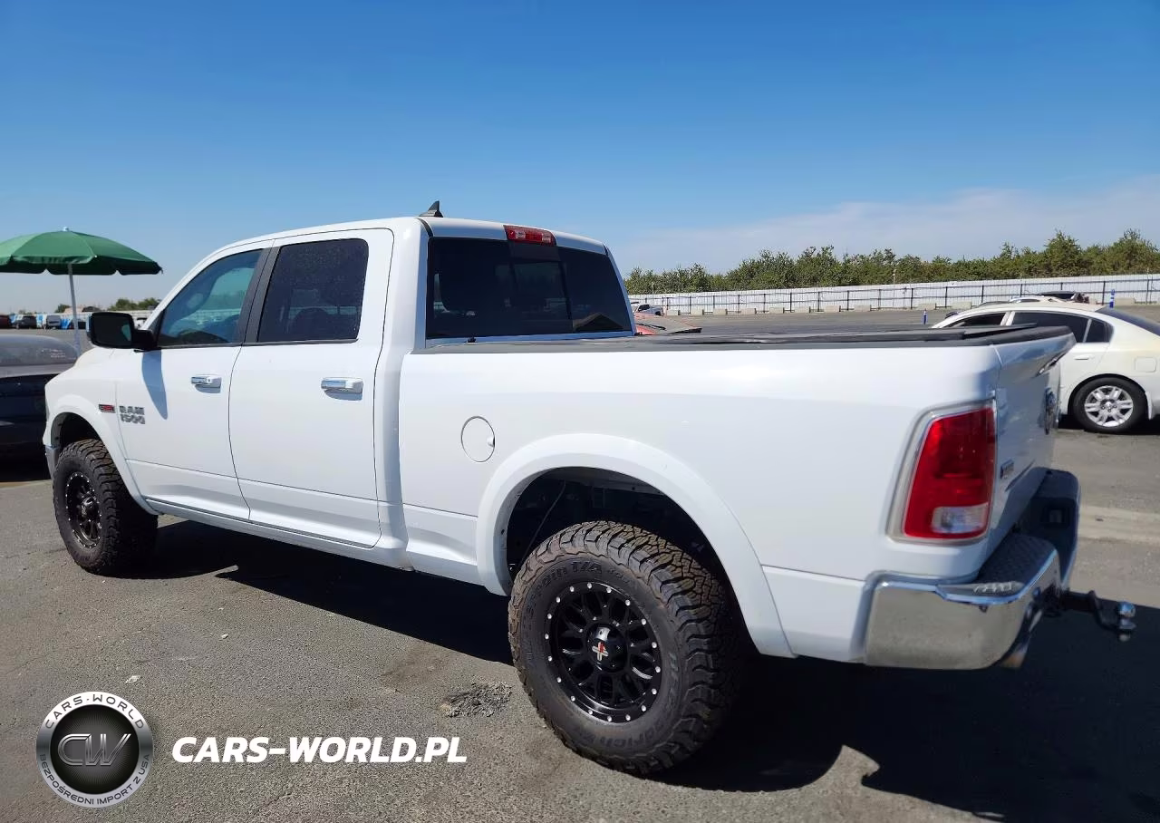 2018 Ram 1500 Laramie VIN:1C6RR7VM5JS333275 - 2