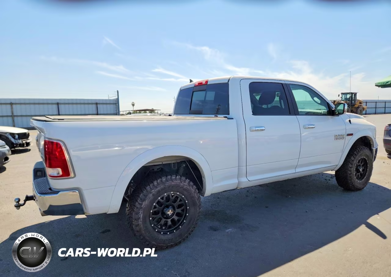 2018 Ram 1500 Laramie VIN:1C6RR7VM5JS333275 - 3